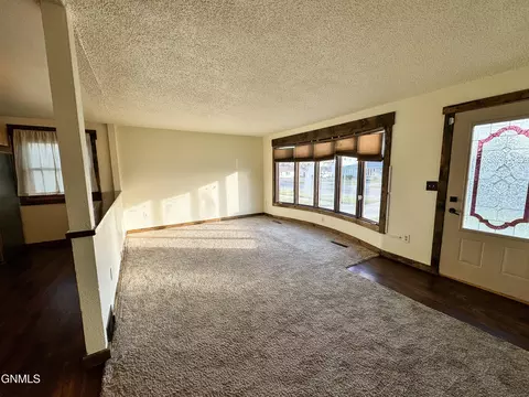 1523 9th Ave W, Williston, ND 58801 photo 8