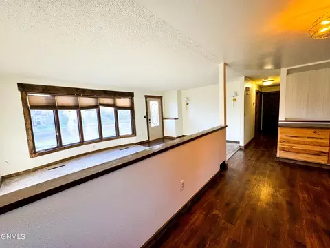 1523 9th Ave W, Williston, ND 58801 photo 7
