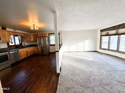 1523 9th Ave W, Williston, ND 58801 photo 9