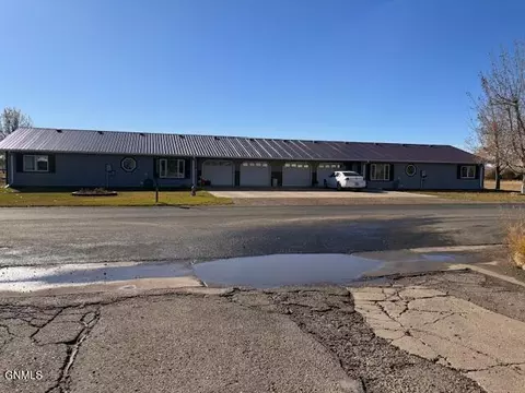 330 Lasater Ave, Plentywood, MT 59254