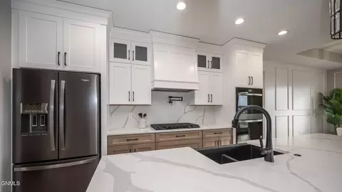 Kitchen - 4205 Bugle Bnd, Bismarck, ND 58503 photo 6 of 7