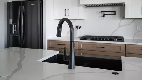 Kitchen - 4205 Bugle Bnd, Bismarck, ND 58503 photo 5 of 7