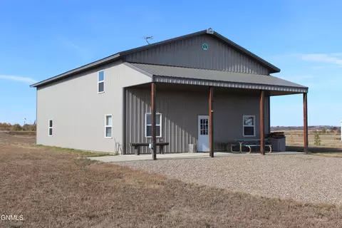 6841 E Schatz Dr, Elgin, ND 58533