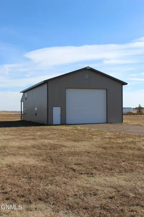 6841 E Schatz Dr, Elgin, ND 58533 photo 4
