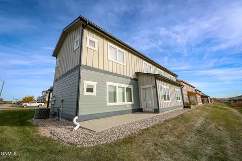 2827 28th St W, Williston, ND 58801 photo 22