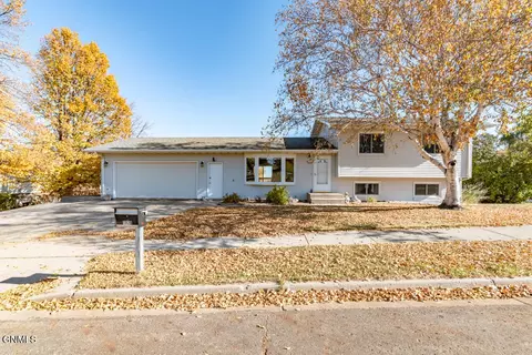 1829 N 17th St, Bismarck, ND 58501