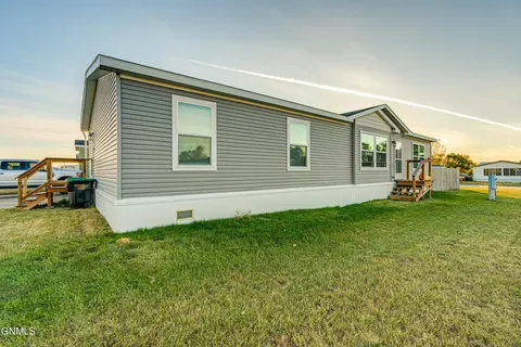 265 Robin St, Bismarck, ND 58504