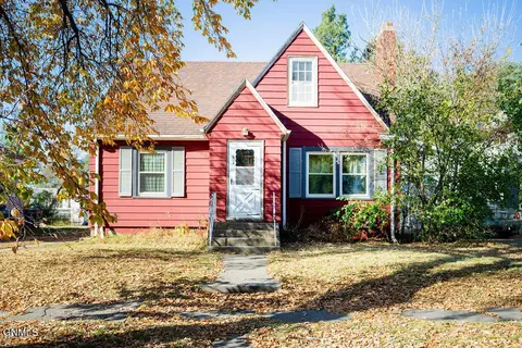 514 3rd Ave SW, Jamestown, ND 58401