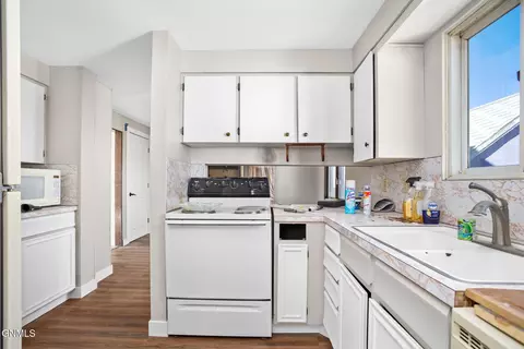 Kitchen - 222 8th St SE, Sidney, MT 59270 photo 1 of 2