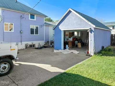 Exterior - 222 8th St SE, Sidney, MT 59270 photo 2 of 3