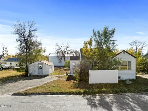 310 6th St, Fairview, MT 59221