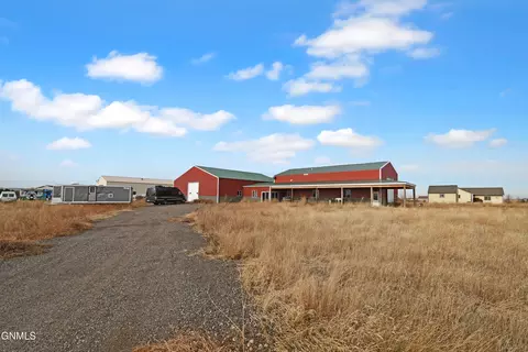 5705 Liberty Ln, Williston, ND 58801