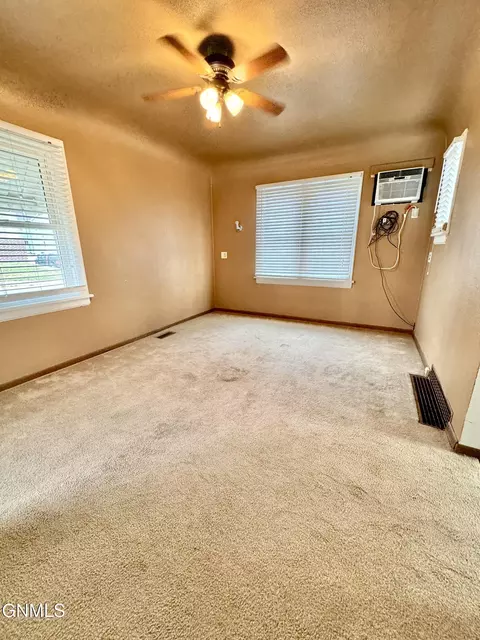 324 2nd St E, Williston, ND 58801 photo 8