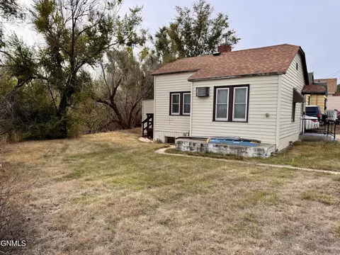 324 2nd St E, Williston, ND 58801 photo 3