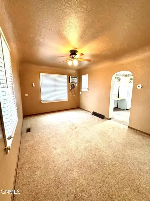 324 2nd St E, Williston, ND 58801 photo 7