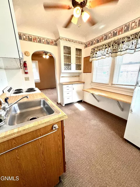 324 2nd St E, Williston, ND 58801 photo 9
