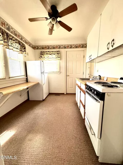 324 2nd St E, Williston, ND 58801 photo 10