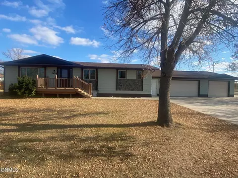 300 7th Ave NW, Hazen, ND 58545