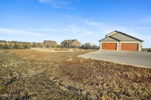 4917 Ridge Dr, Williston, ND 58801 photo 7