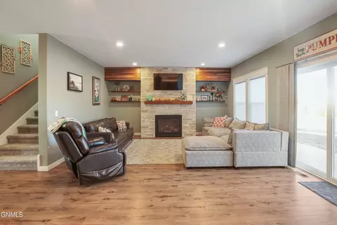 4917 Ridge Dr, Williston, ND 58801 photo 29