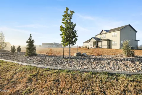 4917 Ridge Dr, Williston, ND 58801 photo 2