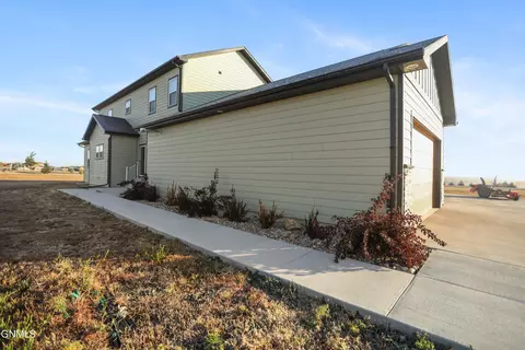 4917 Ridge Dr, Williston, ND 58801 photo 11