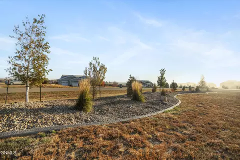 4917 Ridge Dr, Williston, ND 58801 photo 5