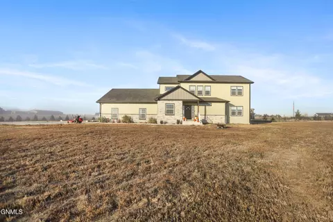 4917 Ridge Dr, Williston, ND 58801