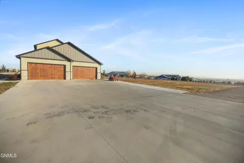 4917 Ridge Dr, Williston, ND 58801 photo 8