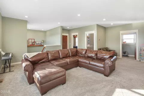 4917 Ridge Dr, Williston, ND 58801 photo 48