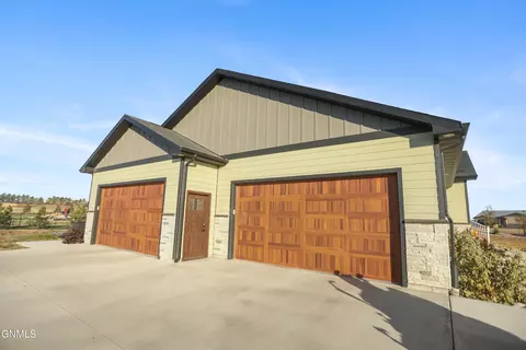 4917 Ridge Dr, Williston, ND 58801 photo 6