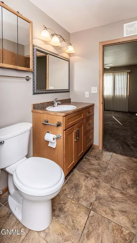 1790 Calgary Ave, Bismarck, ND 58503 photo 16