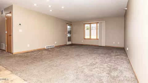 1790 Calgary Ave, Bismarck, ND 58503 photo 2