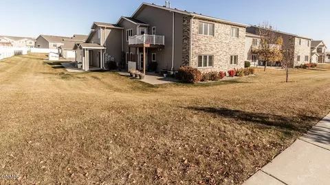 1790 Calgary Ave, Bismarck, ND 58503