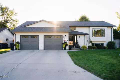 1713 8th Ave NE, Jamestown, ND 58401