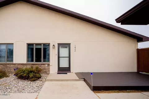1422 8th Ave NE, Jamestown, ND 58401