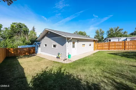 304 5th St SE, Stanley, ND 58784 photo 6