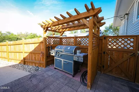 304 5th St SE, Stanley, ND 58784 photo 9