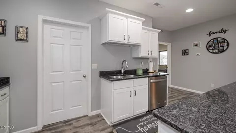 2334 Lexi Loop SE, Mandan, ND 58554 photo 8