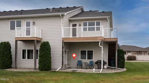 2334 Lexi Loop SE, Mandan, ND 58554 photo 2