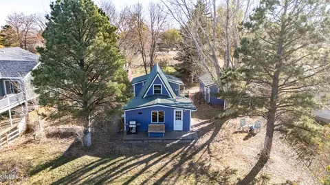 10 Patterson Lake Dr, Dickinson, ND 58601