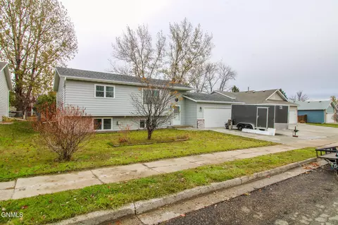 4100 36th Ave NW, Mandan, ND 58554