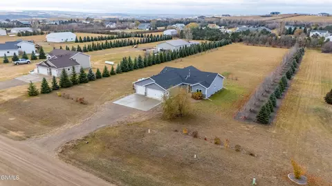 3193 Crested Dr N, Mandan, ND 58554