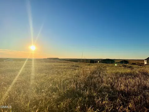 8255 Star Ln, Bismarck, ND 58503
