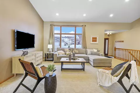 Living - 3000 Remuda Dr, Bismarck, ND 58503 photo 1 of 2