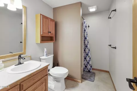 Bath - 3000 Remuda Dr, Bismarck, ND 58503 photo 4 of 4
