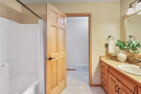 Bath - 3000 Remuda Dr, Bismarck, ND 58503 photo 2 of 4