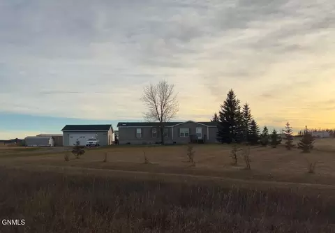 2567 Windsor Pl N, Mandan, ND 58554