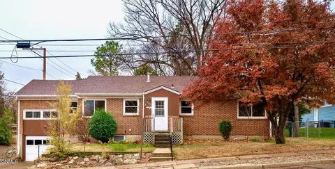 433 9th St E, Dickinson, ND 58601