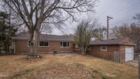 Exterior - 433 9th St E, Dickinson, ND 58601 photo 3 of 3
